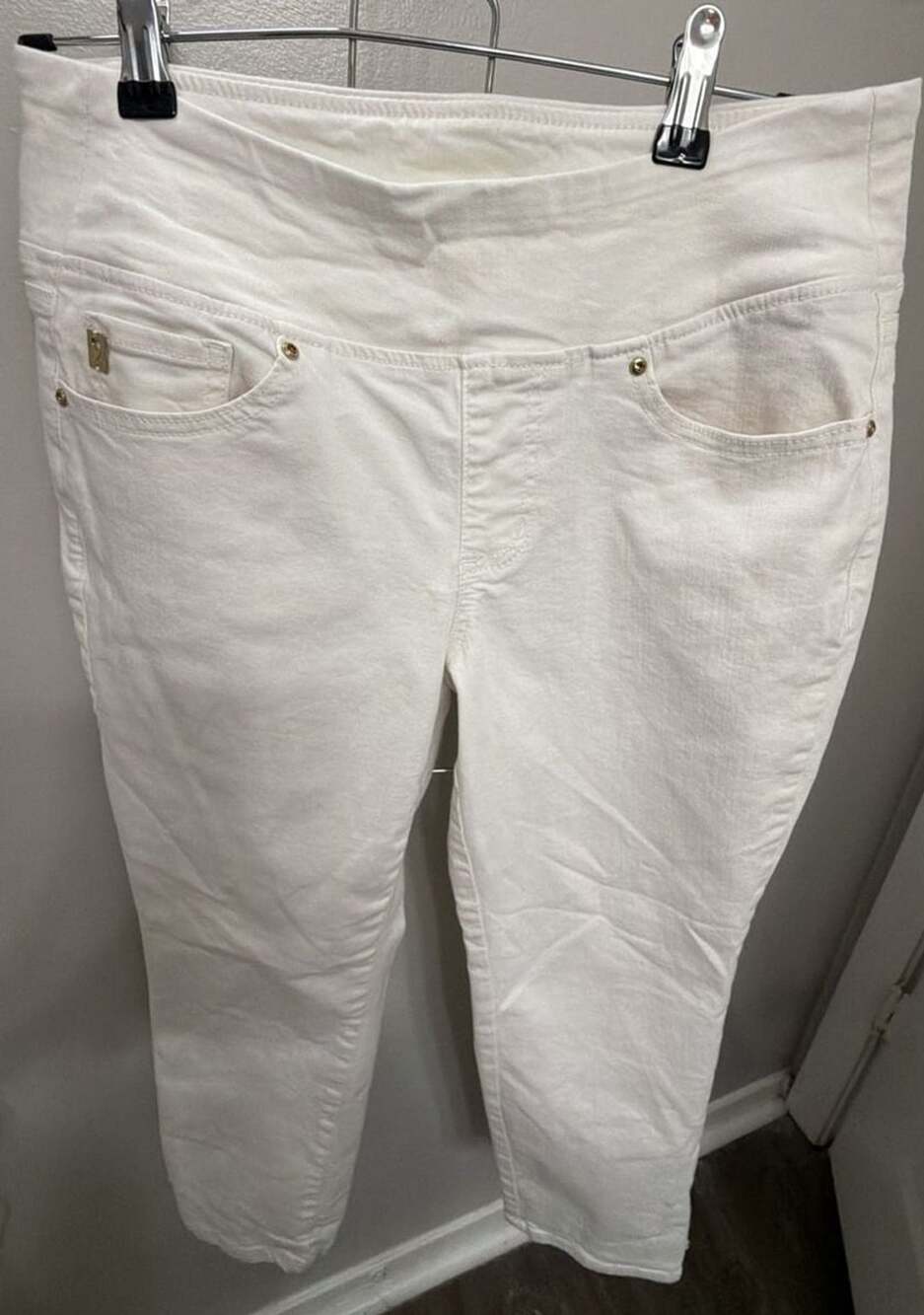 Belle by Kim Gravel Women’s Size 6P White Pull-On Stretch Capri Pants